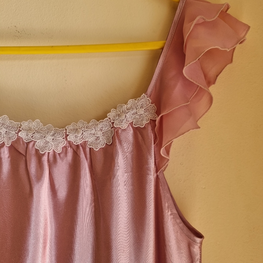Ladies Satin nightgown ruffled sleeveless. US Medium size. - Picture 10 of 13